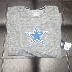Mens Dallas Cowboy long sleeve athletic shirt.